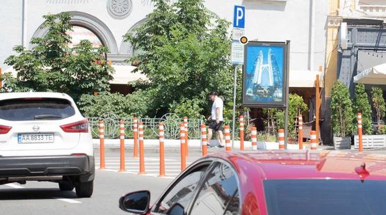 Фото рекламної площини за адресою Бессарабская пл. 7