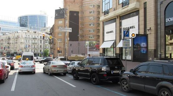 Фото рекламної площини за адресою Бассейная ул. 4