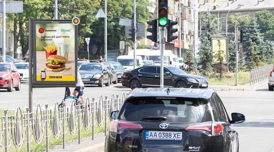 Фото рекламной плоскости по адресу Генерала Алмазова ул. разделитель, к ул. Московской