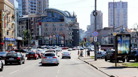 Фото рекламной плоскости по адресу Дмитриевская ул., напротив "Сильпо", к Победы пл.