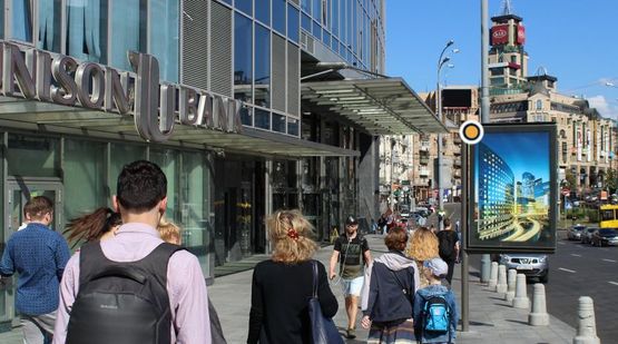 Фото рекламной плоскости по адресу Бассейная ул. ТРЦ Гулливер