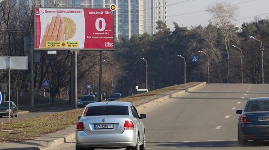 Фото рекламної площини за адресою Навои Алишера пр., разделитель, напротив д.№88, к ул.Миропольской
