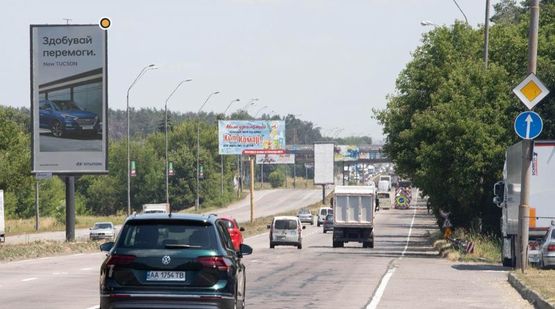 Фото рекламной плоскости по адресу Броварской проспект, разделитель, в Бровары Фото рекламной плоскости по адресу Броварской проспект, разделитель, в Бровары