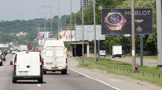 Фото рекламної площини за адресою Столичное шоссе, 530м от АЗС АМІС, в Киев