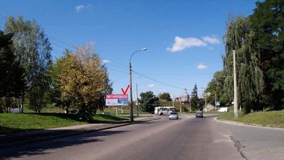 Фото рекламной плоскости по адресу Козацкая ул. / Любеческая ул., автосалон Тойота