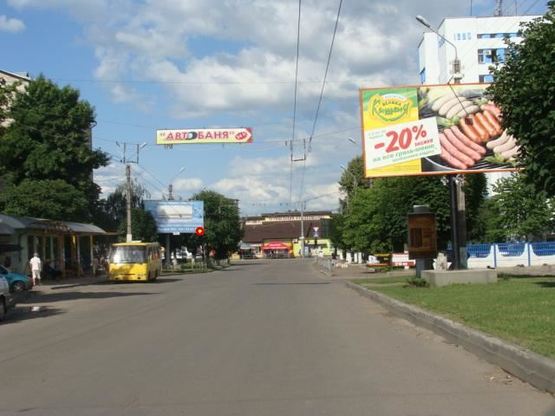 Фото рекламной плоскости по адресу Комарова ул, 2, к ул Главной