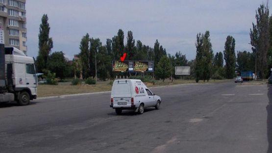 Фото рекламной плоскости по адресу Сенявина пр., из центра, левый !!! Размер 2960х5960 мм !!!