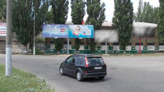 Фото рекламної площини за адресою 40 лет Октября ул. / Кременчуцкая ул., правый Фото рекламної площини за адресою 40 лет Октября ул. / Кременчуцкая ул., правый