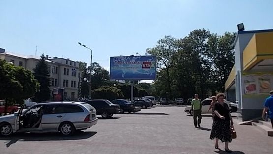 Фото рекламної площини за адресою Привокзальная пл. 11, напротив центр.гастронома, возле Ж/Д вокзала и ТЦ, в центр !!! Размер 2800х5970 мм !!!