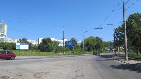 Фото рекламної площини за адресою Галицкая ул., Радио-завод „ВО Карпаты”, въезд со Львова, в центр !!! Размер 2800х5970 мм !!!