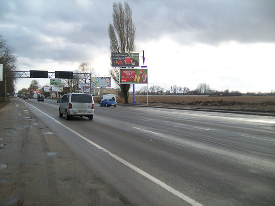 Фото рекламної площини за адресою Кольцевая дорога, выезд из рынка "Столичный"( светофор,остановка)(нижняя пл.)