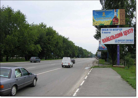 Фото рекламной плоскости по адресу Кольцевая дорога, выезд из рынка "Столичный"( светофор,остановка)(верхняя пл.)