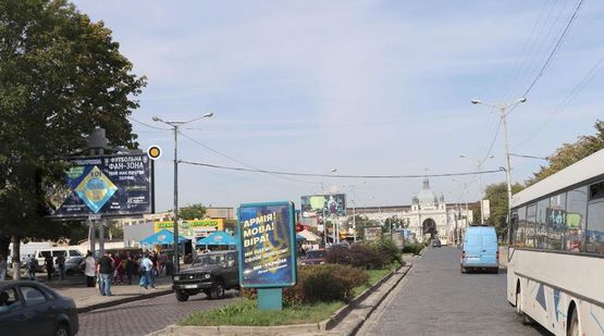 Фото рекламной плоскости по адресу Черновицкая ул, 9, из центра Фото рекламной плоскости по адресу Черновицкая ул, 9, из центра