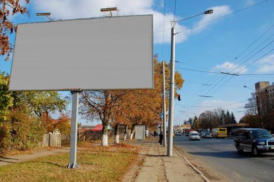 Фото рекламної площини за адресою вул.Рівненська 17  від Київського майдану