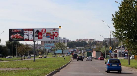 Фото рекламной плоскости по адресу Хуторовка ул., разделитель, автомойка,съезд с моста, правый Фото рекламной плоскости по адресу Хуторовка ул., разделитель, автомойка,съезд с моста, правый