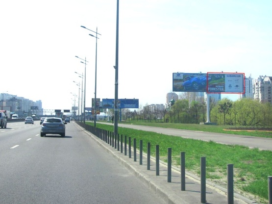 Фото рекламной плоскости по адресу Бажана Н. просп., ст. м. Позняки (ОщадБанк, Церковь Петра и Павла, в направлении Южного моста), правый