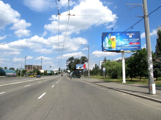 Фото рекламної площини за адресою Воссоединения просп. - ул. Серафимовича, 15А (Торговый Дом "Березняки",  в направлении Харьковского шоссе)