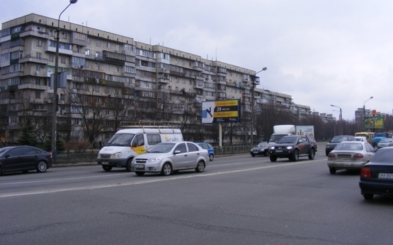 Фото рекламної площини за адресою Братиславская ул., 42 - просп. Лесной ( АЗС"ТНК", в направлении Броварского просп.)