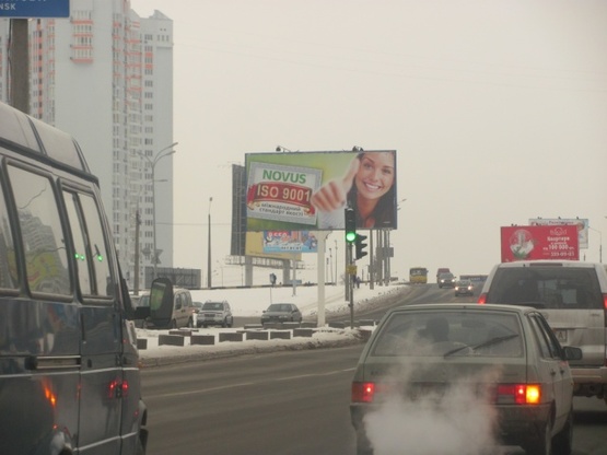 Фото рекламної площини за адресою Днепровская набережная (100 м от ст. м.  Осокорки, ТЦ "Аркадия", АЗС "WOG", "Евробазар", в направлении Бажана Н. просп.)