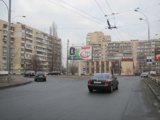 Фото рекламной плоскости по адресу Героев Днепра ул., 73 (треугольник)/пересечение с Героев Сталинграда просп. (супер-маркет "Сильпо")
