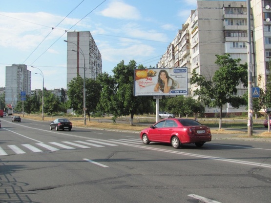 Фото рекламной плоскости по адресу Гайдай Зои ул., 10 (маркет "Эко-Маркет", Гастроном) направление от ст. м.  Минская Фото рекламной плоскости по адресу Гайдай Зои ул., 10 (маркет "Эко-Маркет", Гастроном) направление от ст. м.  Минская
