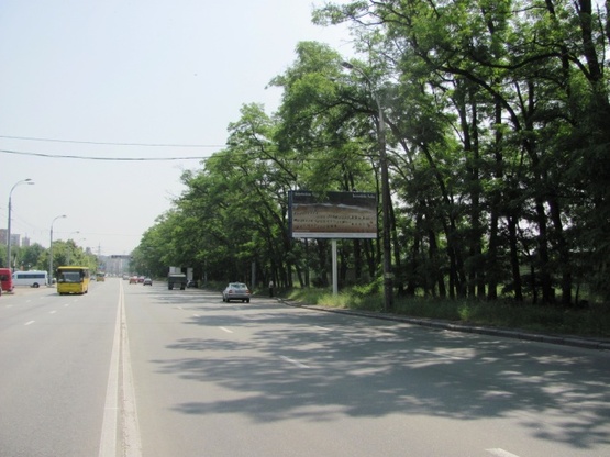 Фото рекламной плоскости по адресу Правды просп., 80 (напротив "Эко Маркет"), KIA motors ОщадБанк, УкрСибБанк, в направ. ул. С.Скляренко