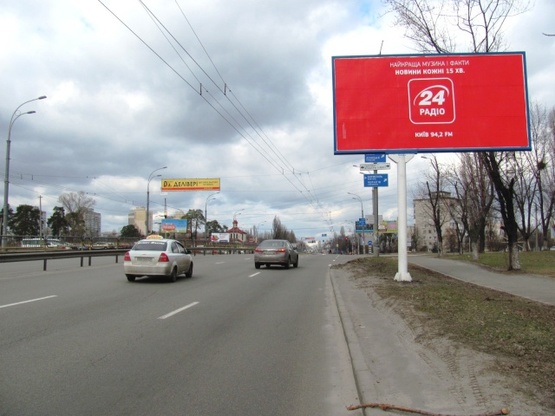 Фото рекламної площини за адресою бульв. Перова, поворот на ул. Алишера Навои