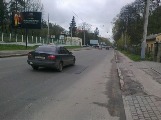 Фото рекламной плоскости по адресу Стуса ул., (Спорткомплекс "Динамо", ресторан "Динамо блюз", парк Железная Вода, Снопковский парк), в напр. центра города