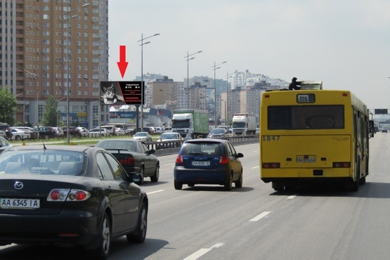 Фото рекламної площини за адресою Бажана Н. просп., 26 ст. м. Позняки, (McDonald's, ТЦ "Пирамида", ТЦ "Алладин", направ. Южного моста