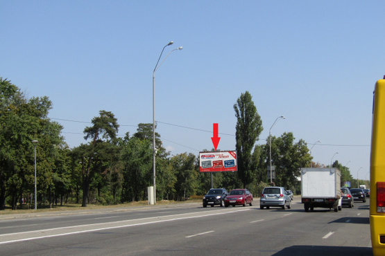 Фото рекламної площини за адресою Броварской просп., ст. м. Лесная (500м к ст. м. Черниговская, парк Киото, АЗС, выезд из города)