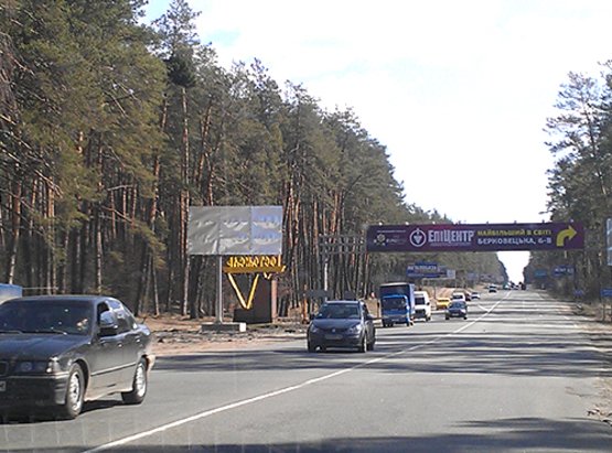 Фото рекламної площини за адресою Гостомельское шоссе, км 21+650 м (справа), направление в Киев