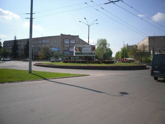 Фото рекламной плоскости по адресу м. Рівне, кільце на перехресті вул. Відінської та вул. Курчатова Фото рекламной плоскости по адресу м. Рівне, кільце на перехресті вул. Відінської та вул. Курчатова