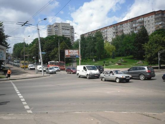 Фото рекламной плоскости по адресу м. Рівне, вул. вул. Київська, 77 (перехрестя з вул. Костромською) Фото рекламной плоскости по адресу м. Рівне, вул. вул. Київська, 77 (перехрестя з вул. Костромською)