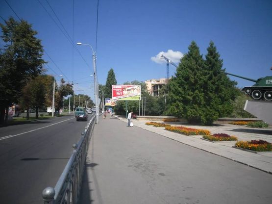 Фото рекламної площини за адресою м. Рівне, вул. Соборна, перехрестя з вул.Пересопницькою