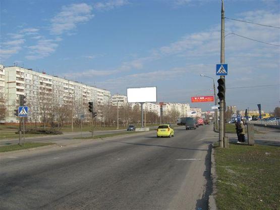 Фото рекламної площини за адресою Набережна магістраль  – вул.Фортечна, (гаражі), напр.руху до вокзалу (призматрон)