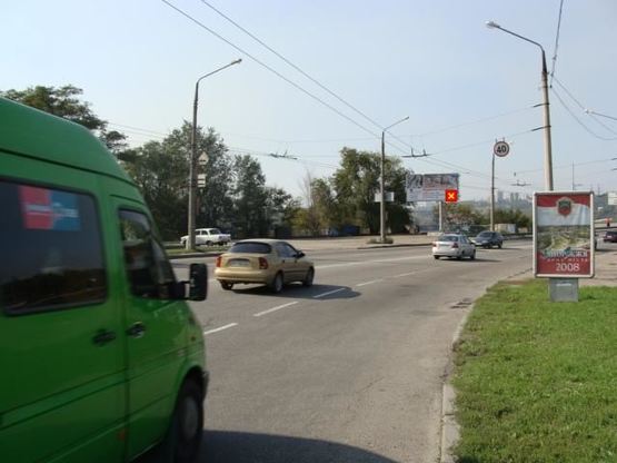 Фото рекламної площини за адресою вул.Б.Хмельницького — виїзд на ДніпроГЄС, напрямок з центра, ст.Б (призматрон) Фото рекламної площини за адресою вул.Б.Хмельницького — виїзд на ДніпроГЄС, напрямок з центра, ст.Б (призматрон)