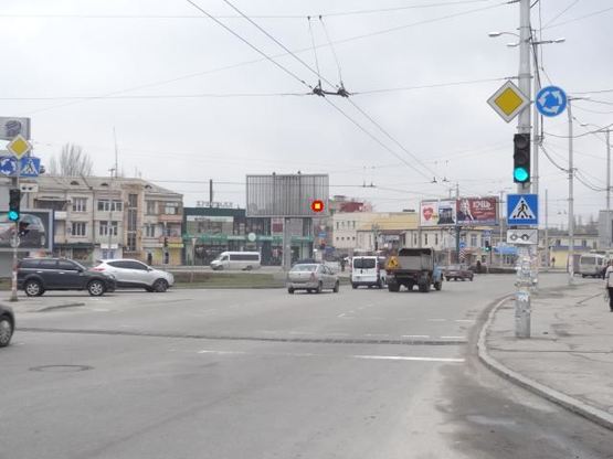 Фото рекламной плоскости по адресу пр.Соборний -вул.Космічна (коло), обличчям на Космос (призматрон) Фото рекламной плоскости по адресу пр.Соборний -вул.Космічна (коло), обличчям на Космос (призматрон)