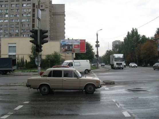Фото рекламной плоскости по адресу вул.Шкільна – вул.Українська , ст.Б (призматон)
