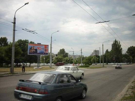 Фото рекламной плоскости по адресу вул.Привокзальна — вїзд на Південний мкрн., ст.Б (призматрон)