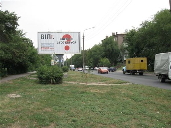 Фото рекламної площини за адресою вул.НезалежноїУкраїни – пл.Профсоюзів, ст.Б (призматрон)