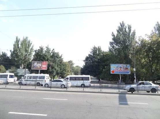 Фото рекламной плоскости по адресу пр.Соборний,182  - універмаг "Україна (призматрон)