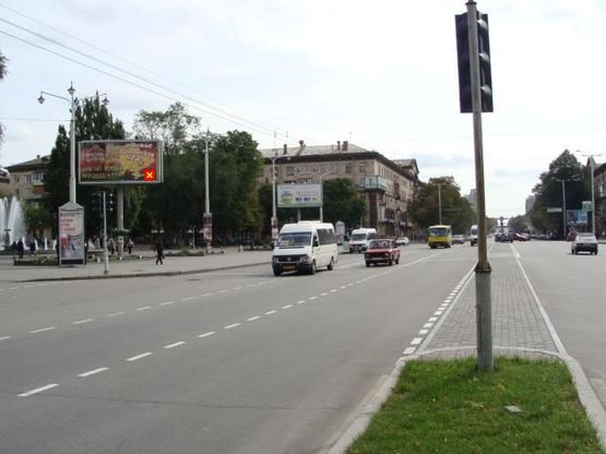 Фото рекламной плоскости по адресу пр.Соборний -пл.Маяковського, ст.Б (призматрон) Фото рекламной плоскости по адресу пр.Соборний -пл.Маяковського, ст.Б (призматрон)