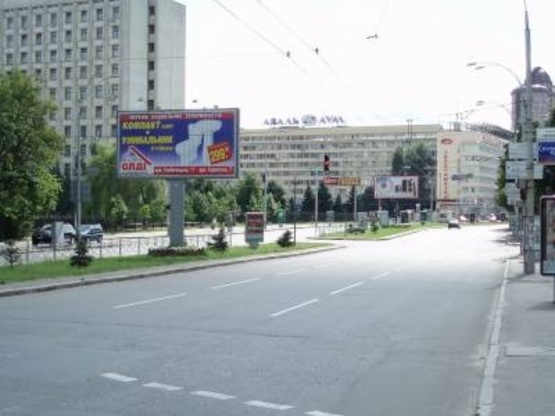 Фото рекламной плоскости по адресу Кутузова ул. / Старонаводницкая ул.