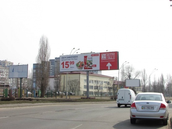 Фото рекламної площини за адресою Оболонский проспект, 2 (разделитель), по ходу от Метро"Оболонь" через 100м к Петровке