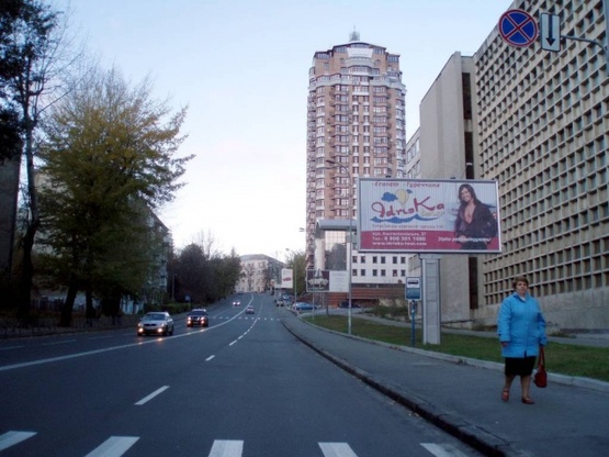 Фото рекламної площини за адресою Кловский спуск, 8 (Институтская)