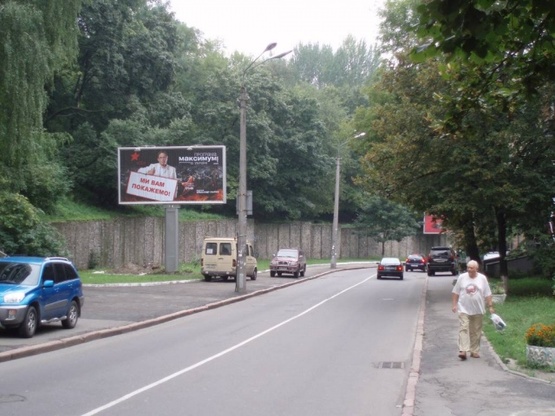 Фото рекламної площини за адресою Кловский спуск, 18