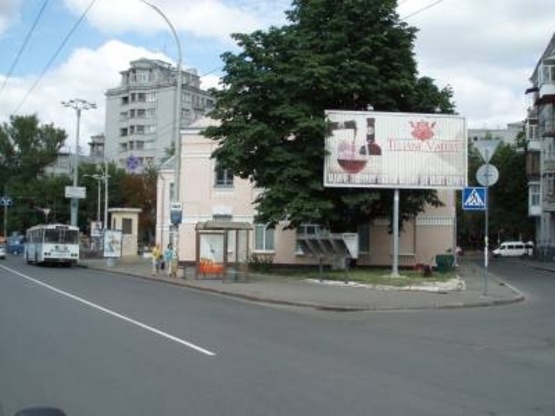 Фото рекламної площини за адресою Московская,3(на углу Инженерного пер.)