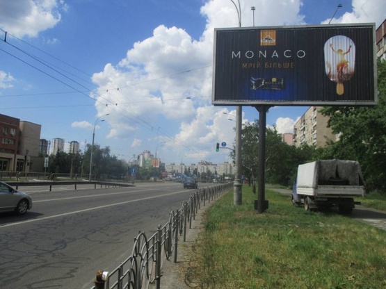 Фото рекламної площини за адресою Перова бульвар, 48 (після 80 метрів від перехрестя з вул. Кибальчича Миколи, рух в бік Троещини)