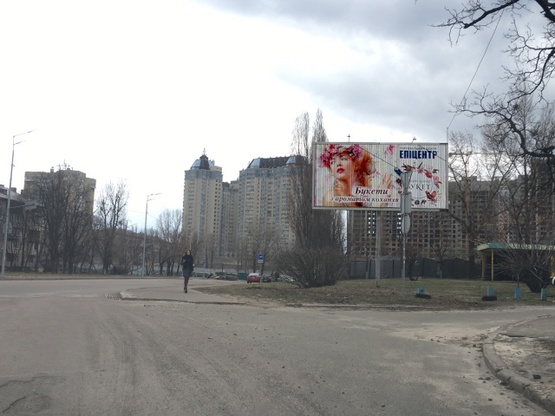 Фото рекламної площини за адресою Верховної Ради бульвар 1А / Миру проспект  (світлофор)