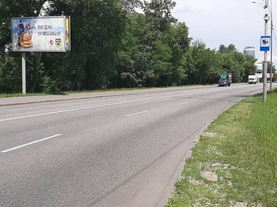 Фото рекламної площини за адресою Броварской пр-т. Мост Метро из центра